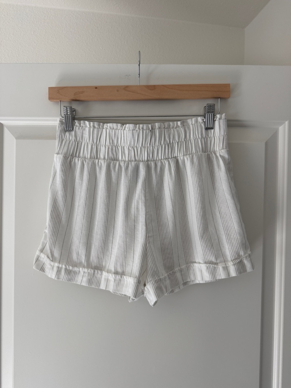 Casual White Striped Elastic Waist Women’s Shorts